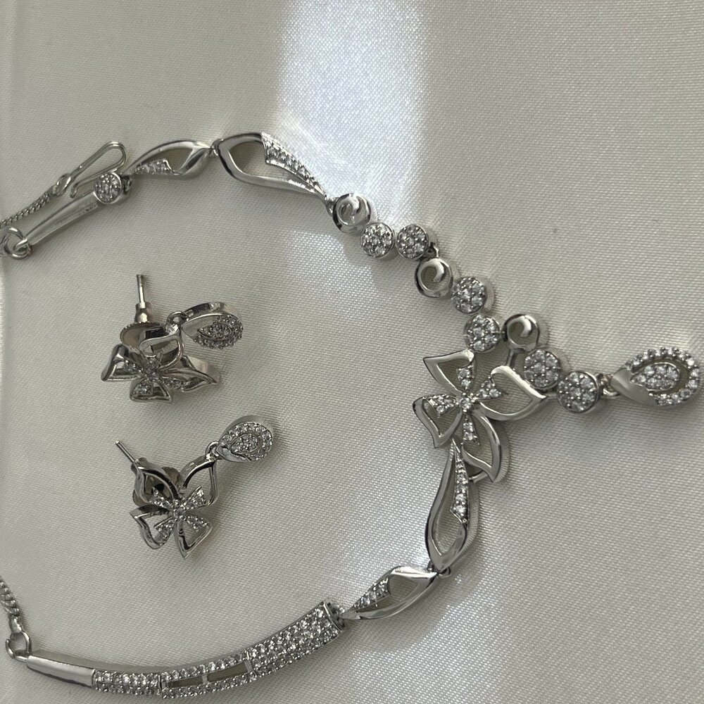 Cute Silver Color Jewellery Set with Earrings